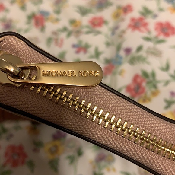 Michael Kors Wristlet Wallet Phone Holder - Picture 5 of 7